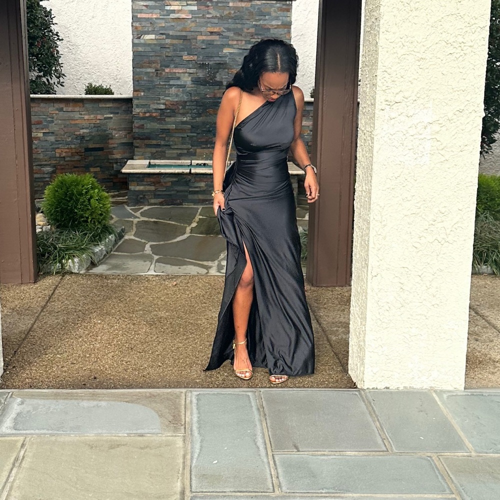 Amazon Black One-Shoulder Dress